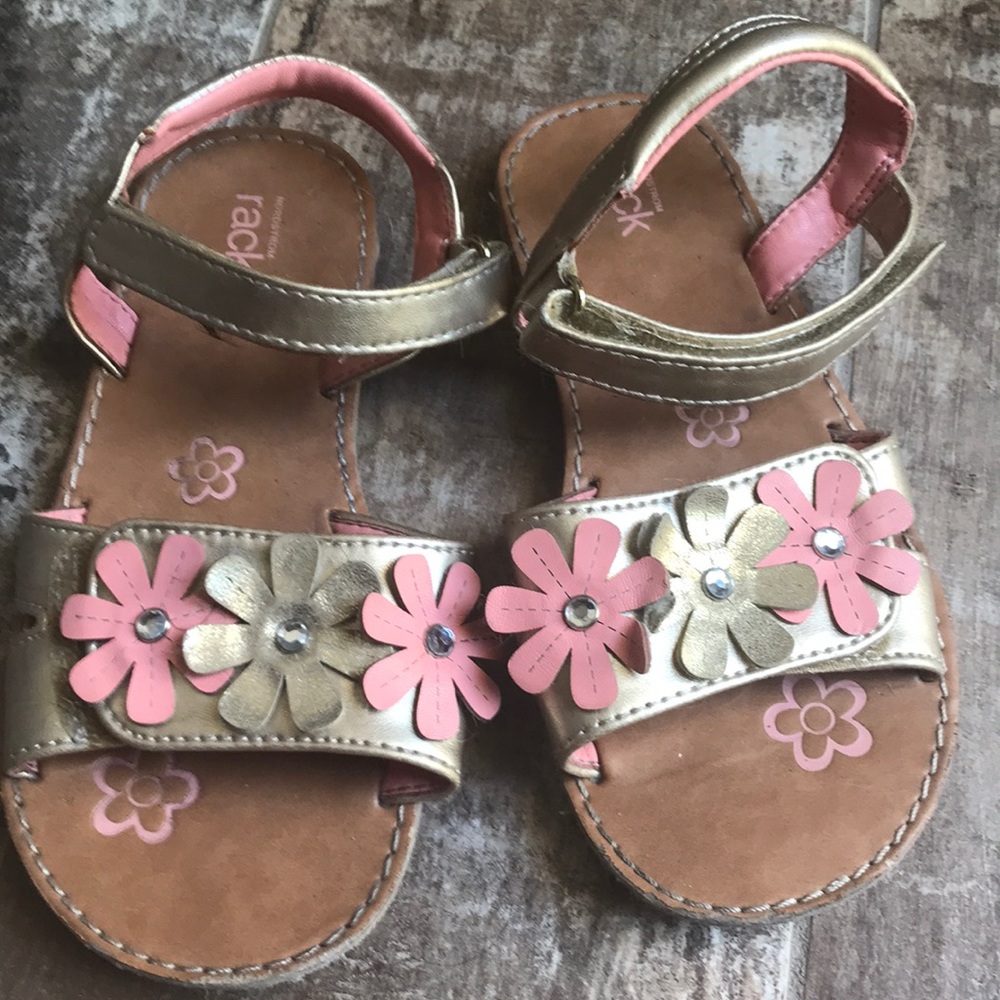 EUC little girls gold sandals with Velcro closure
